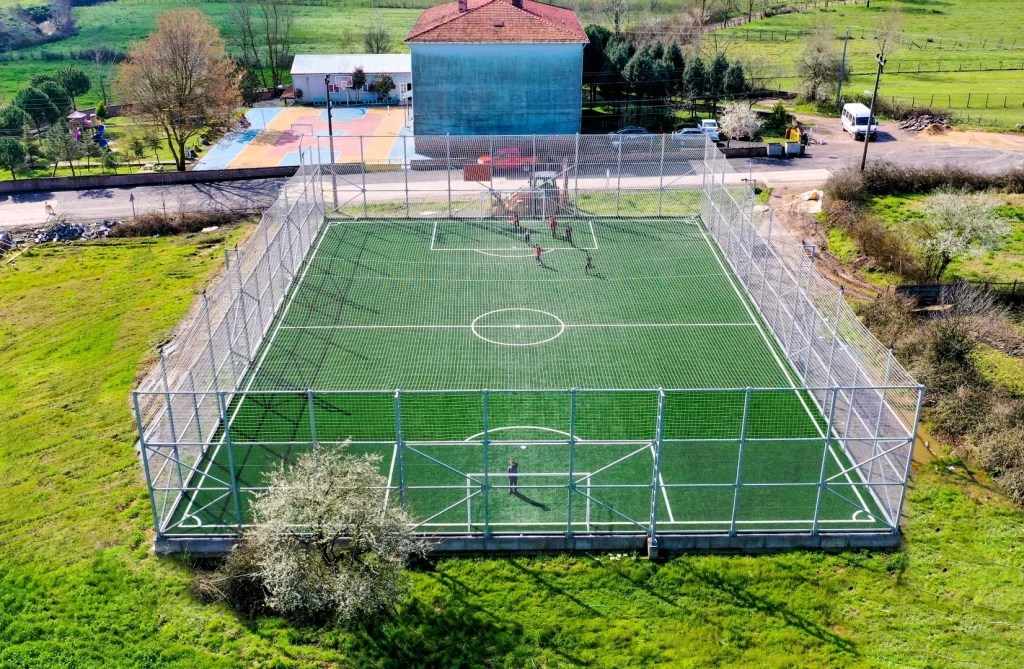Kocaeli’ye yeni futbol sahaları geliyor