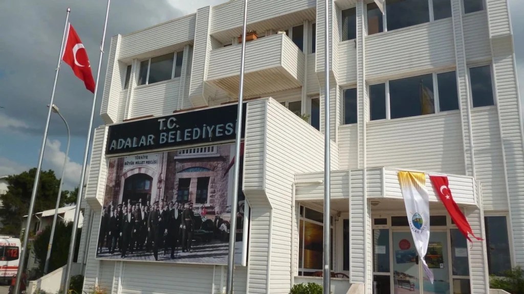 Adalar Belediyesi’ne yolsuzluk ve rüşvet operasyonu!