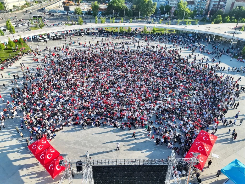 Milli heyecan İzmit’i sardı