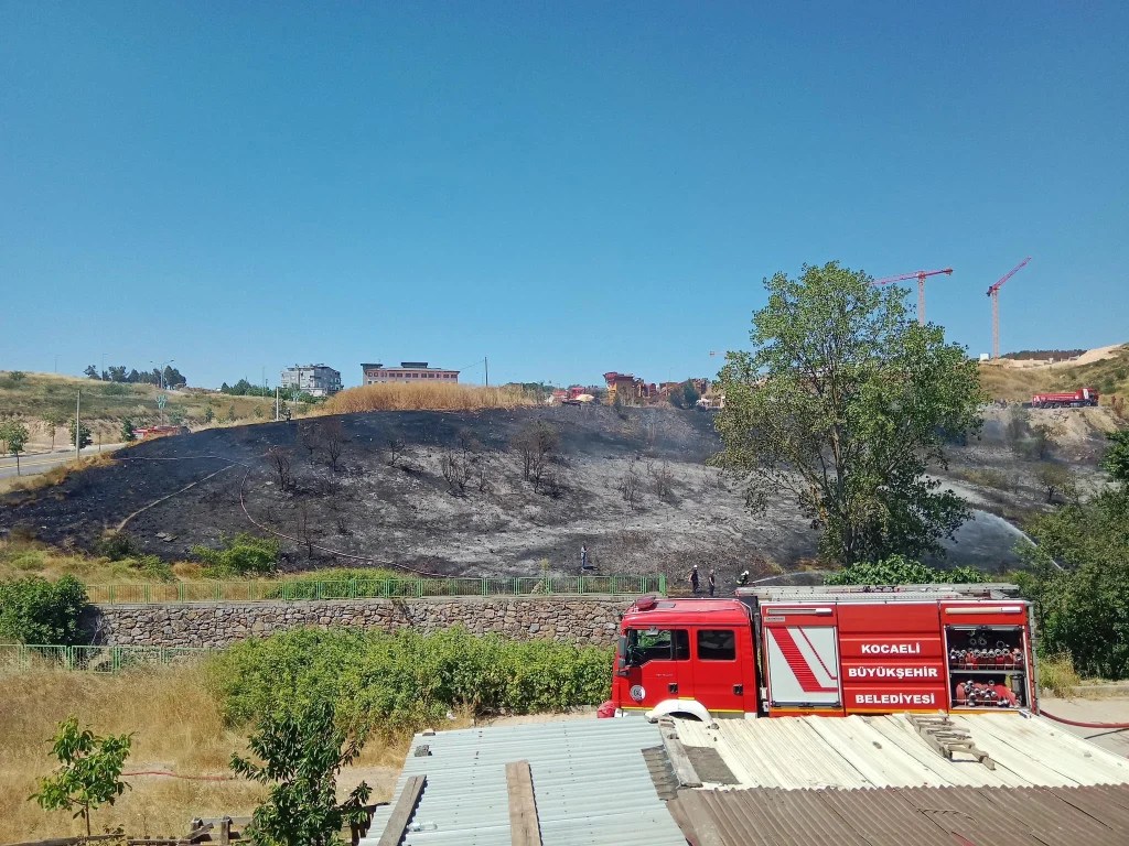 Çayırova’da hastane şantiyesinde yangın!