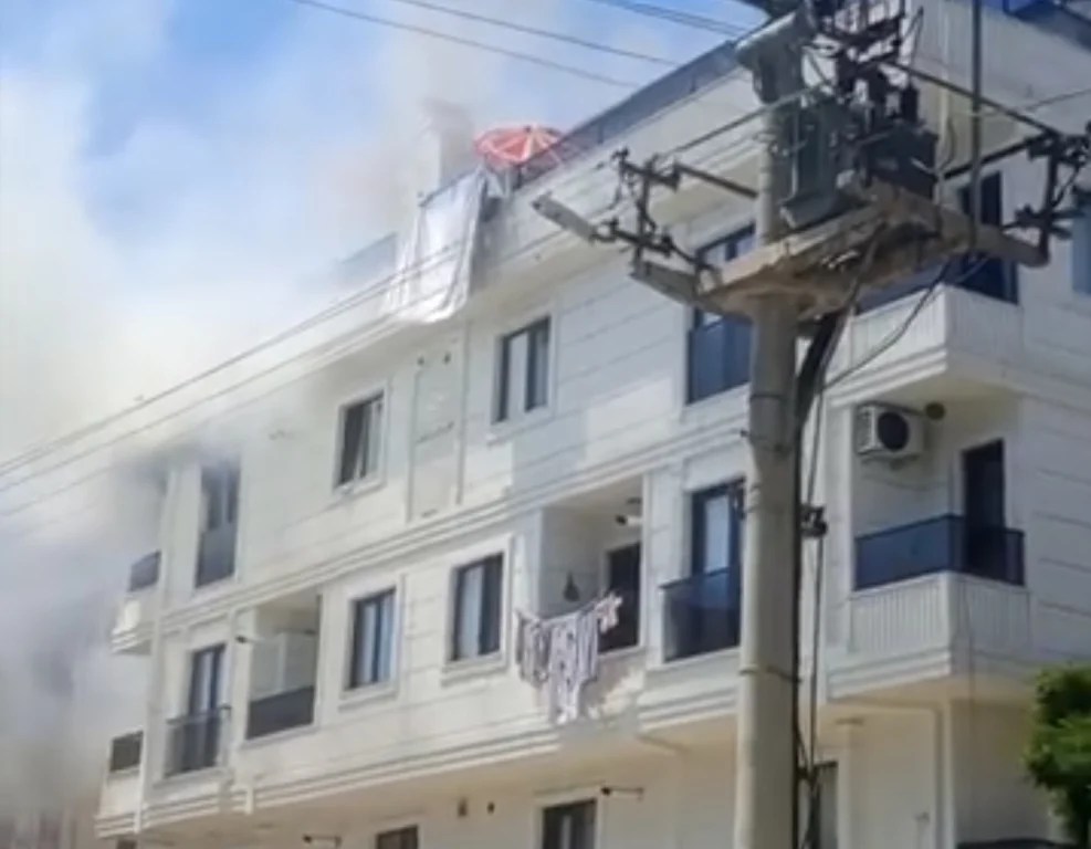 Darıca’da ev yangınında anne ve çocukları kurtarıldı!
