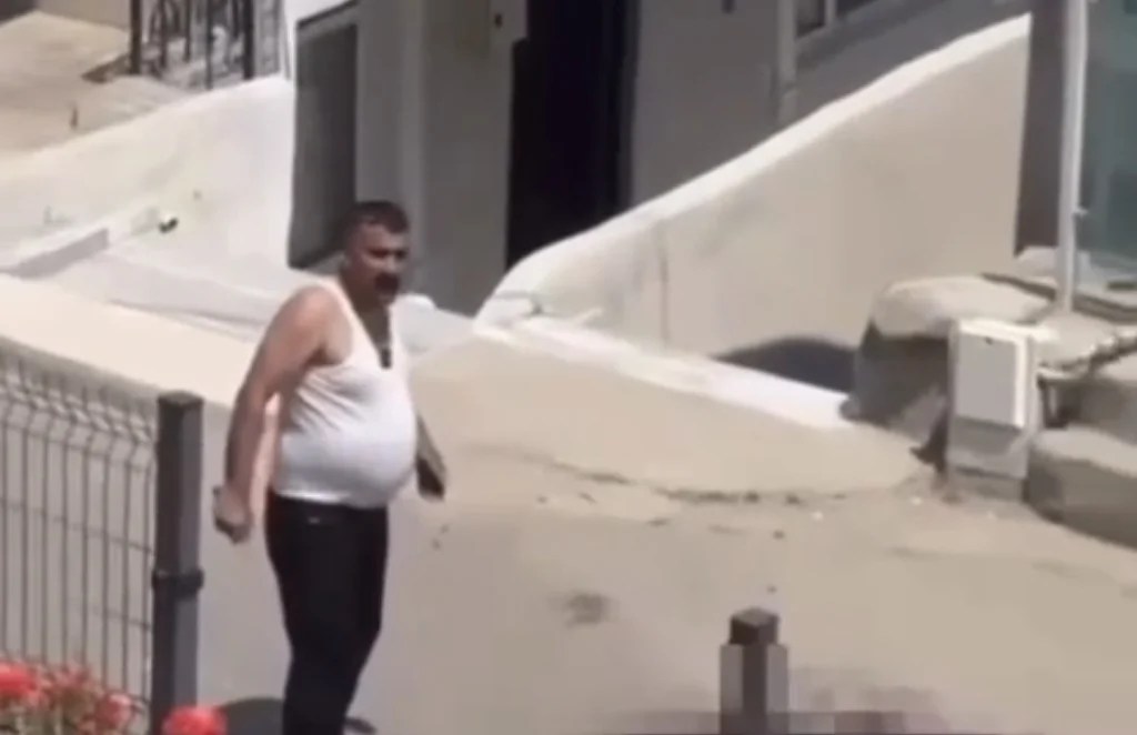 Dilovası’nda eşini sokak ortasında bıçakladı!
