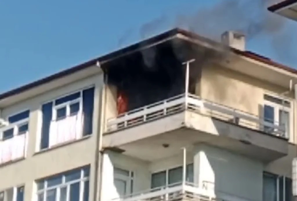 Karamürsel’de çatı yangını paniğe neden oldu!