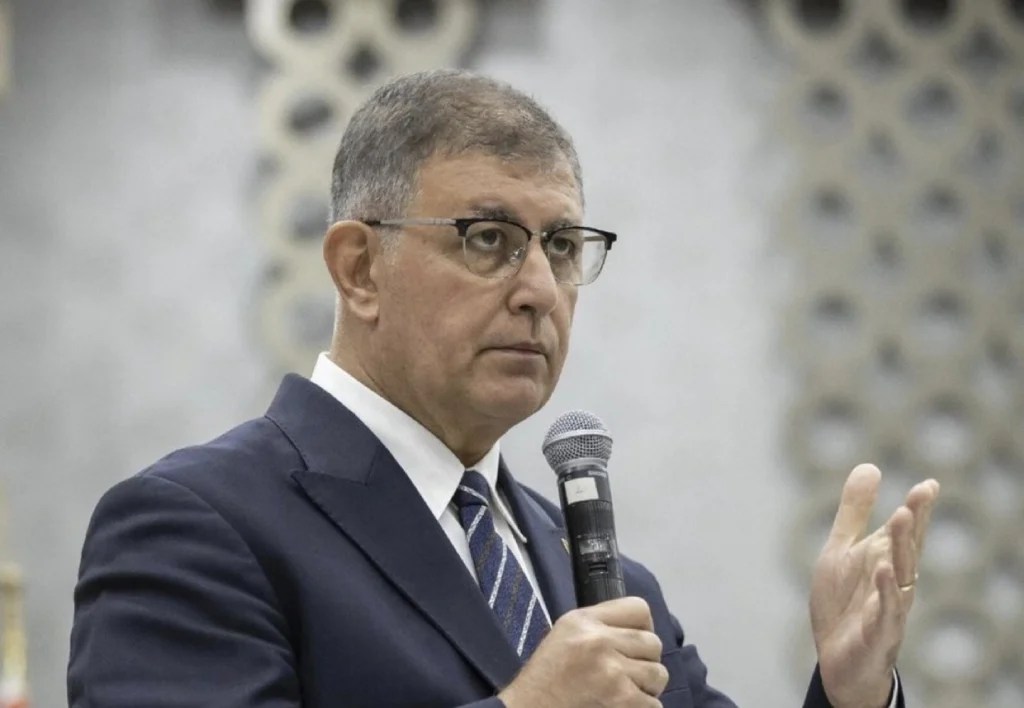İzmir Büyükşehir Belediye Başkanı Cemil Tugay CHP’den istifa etti