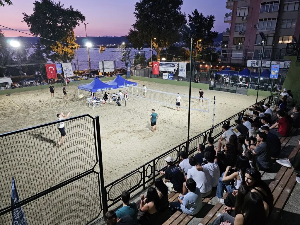 Gölcük’te Plaj Voleybolu Heyecanı Başlıyor!