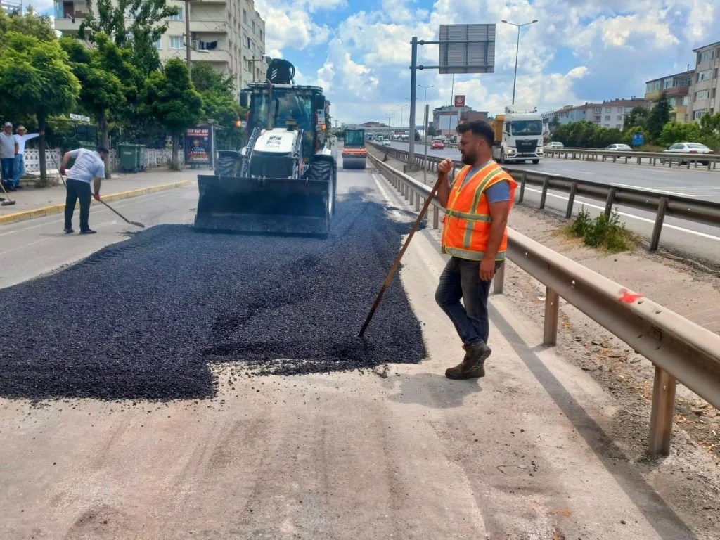Körfez'de yol bakım mesaisi sürüyor - 3. görsel