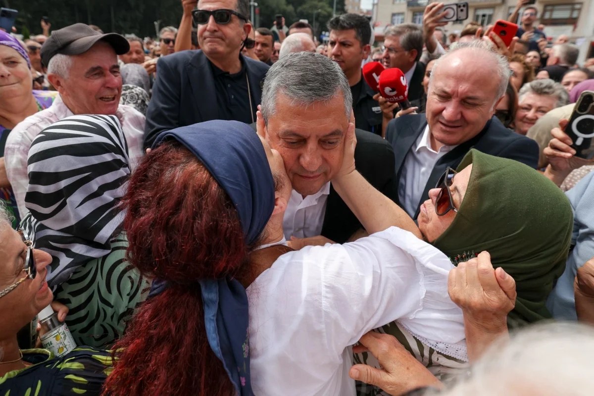 Özgür Özel Karamürsel’de yoğun ilgiyle karşılandı!