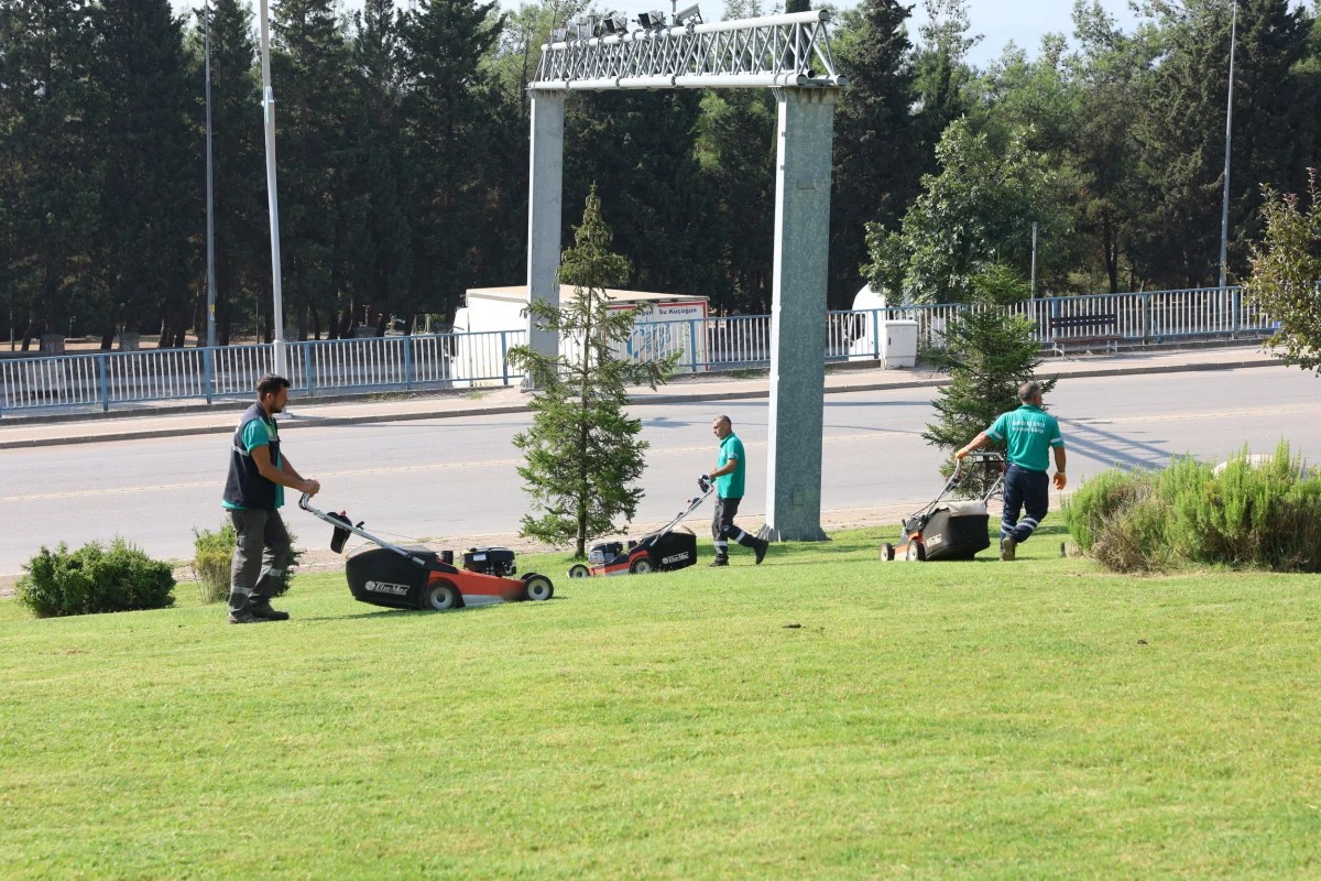 Derince'de parklar baştan aşağı yenileniyor