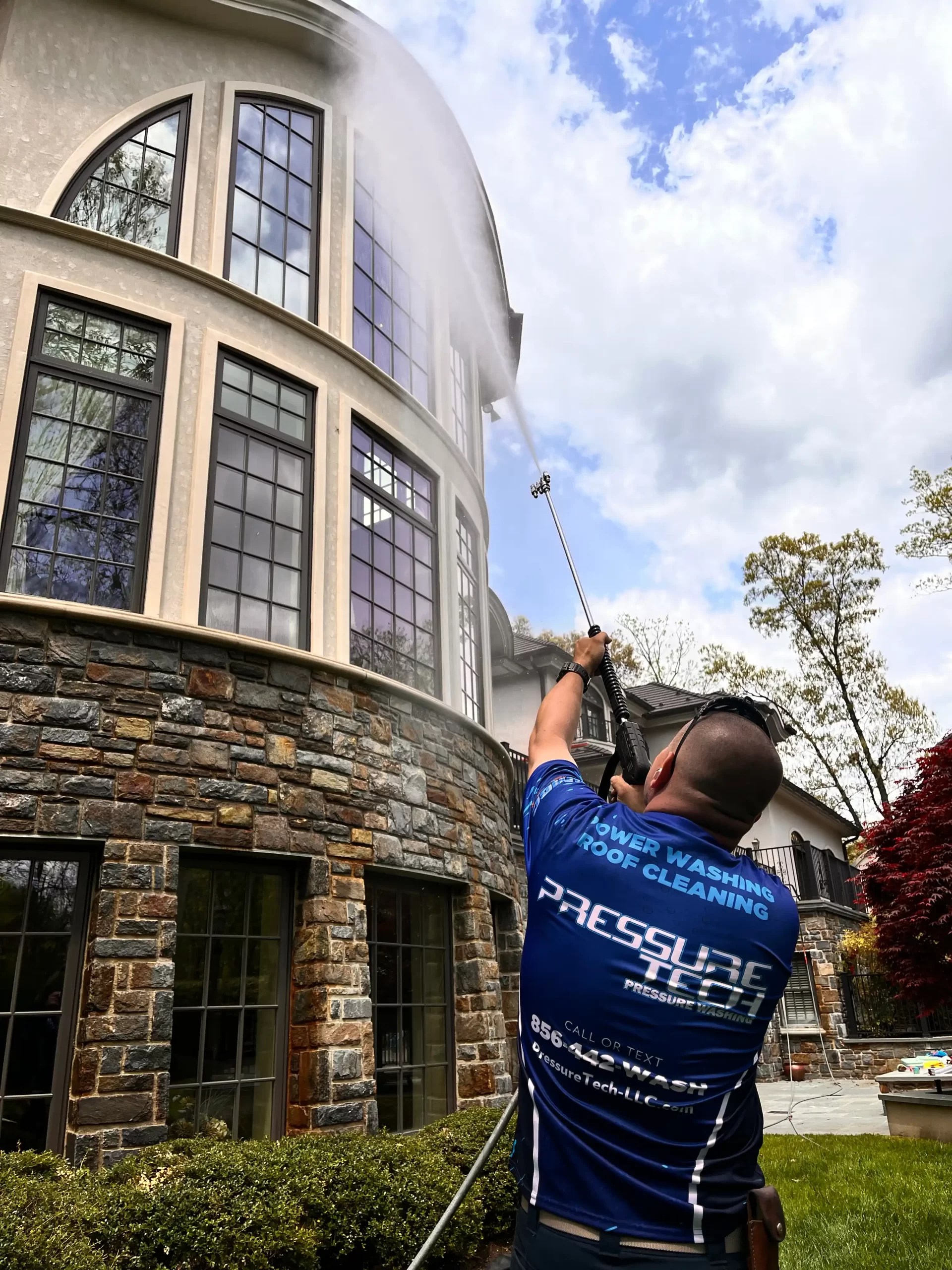 Pressure Tech pressure washing home in South Jersey