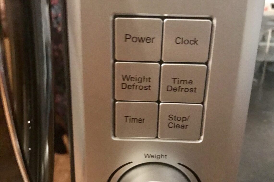 I feel like chicken tonight with the Russell Hobbs RHM2362S 23 Litre Microwave