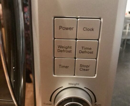 I feel like chicken tonight with the Russell Hobbs RHM2362S 23 Litre Microwave