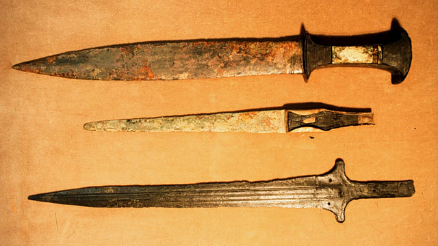 Canaanite culture: Canaanite bronze swords.