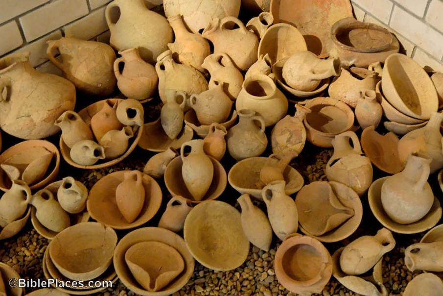 Canaanite culture: plain ware.