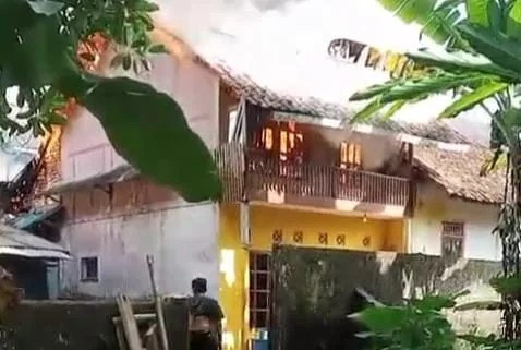 Tungku Ditinggal Menyala, Tiga Rumah di Cigalontang Ludes Terbakar