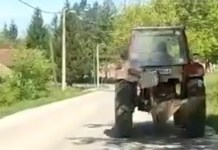 Šokantan snimak iz BiH: Traktorista krivudao putem, izbjegnuta tragedija (VIDEO)