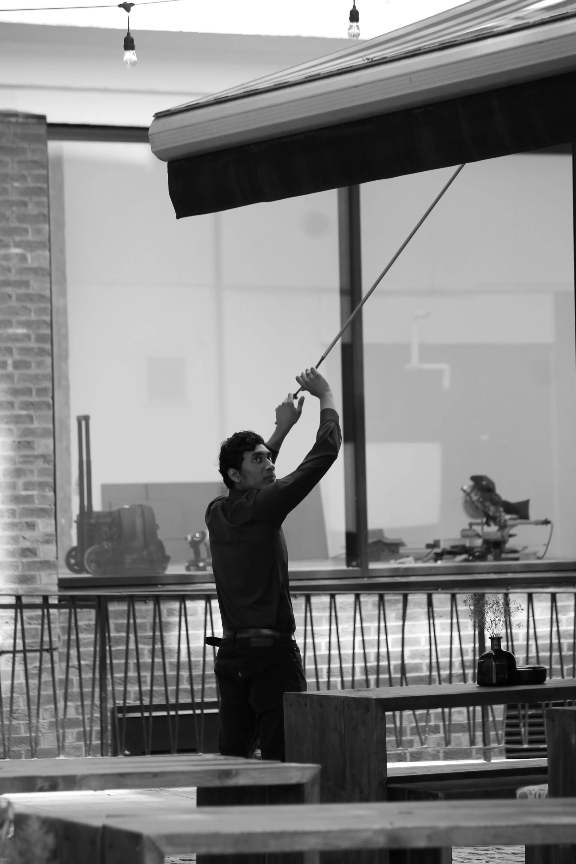 M M Cleaning Services - Elegant Light Photo - 8K