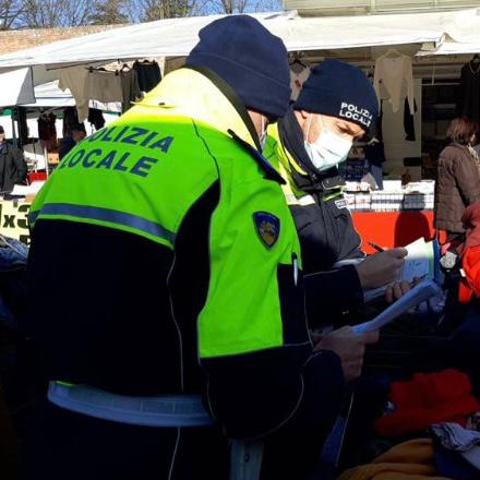 Treviso, Al Mercato In Centro Venivano Venduti Abiti Usati E Senza Etichettatura - Prima Treviso 440_x_440_jpg