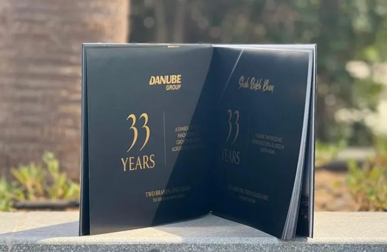 04 Brochure & Flyer