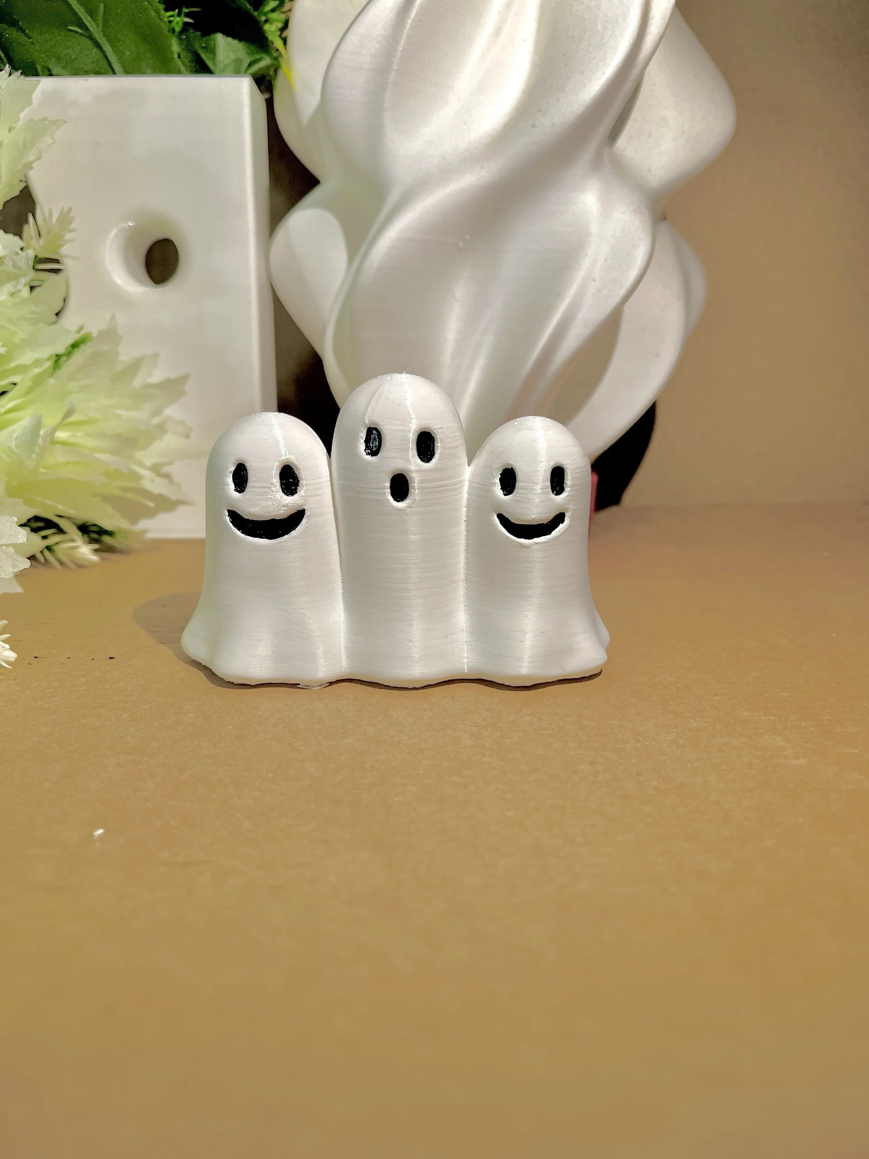 Triple Ghost Halloween Decoration – Cute White Ghost Figurine, 6.5H x 10W x 5D cm | White & Black | 3D Printed PLA | Spooky Tabletop Ornament