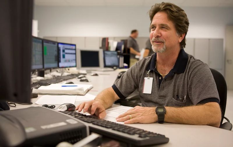 Prisonpc Features - Download Classic Light Art | High Resolution