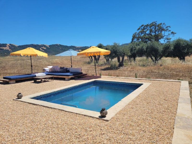 Pristine Pool Spa Home - Full HD Dark Patterns for Desktop