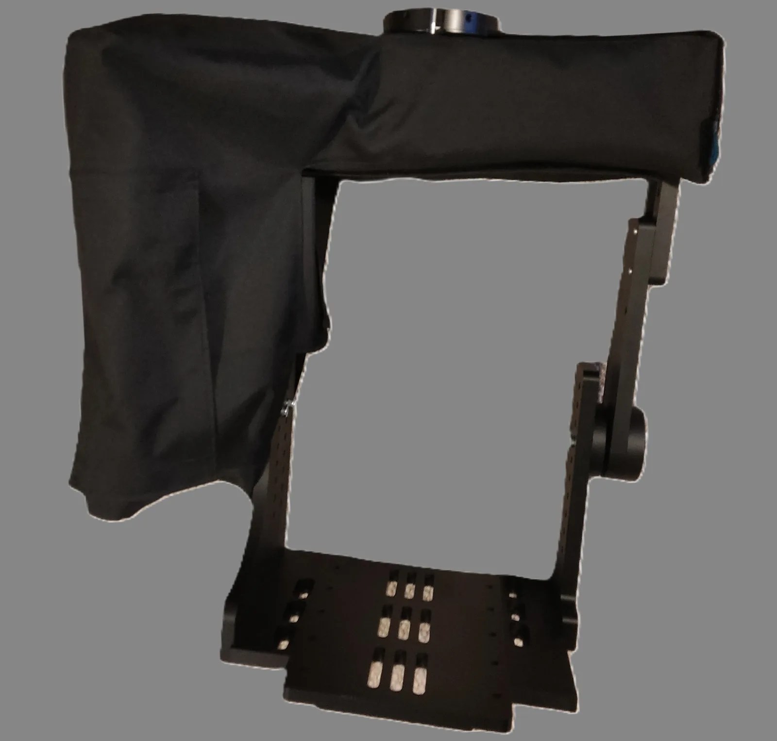 Fitted cover on a support frame — photograph 31