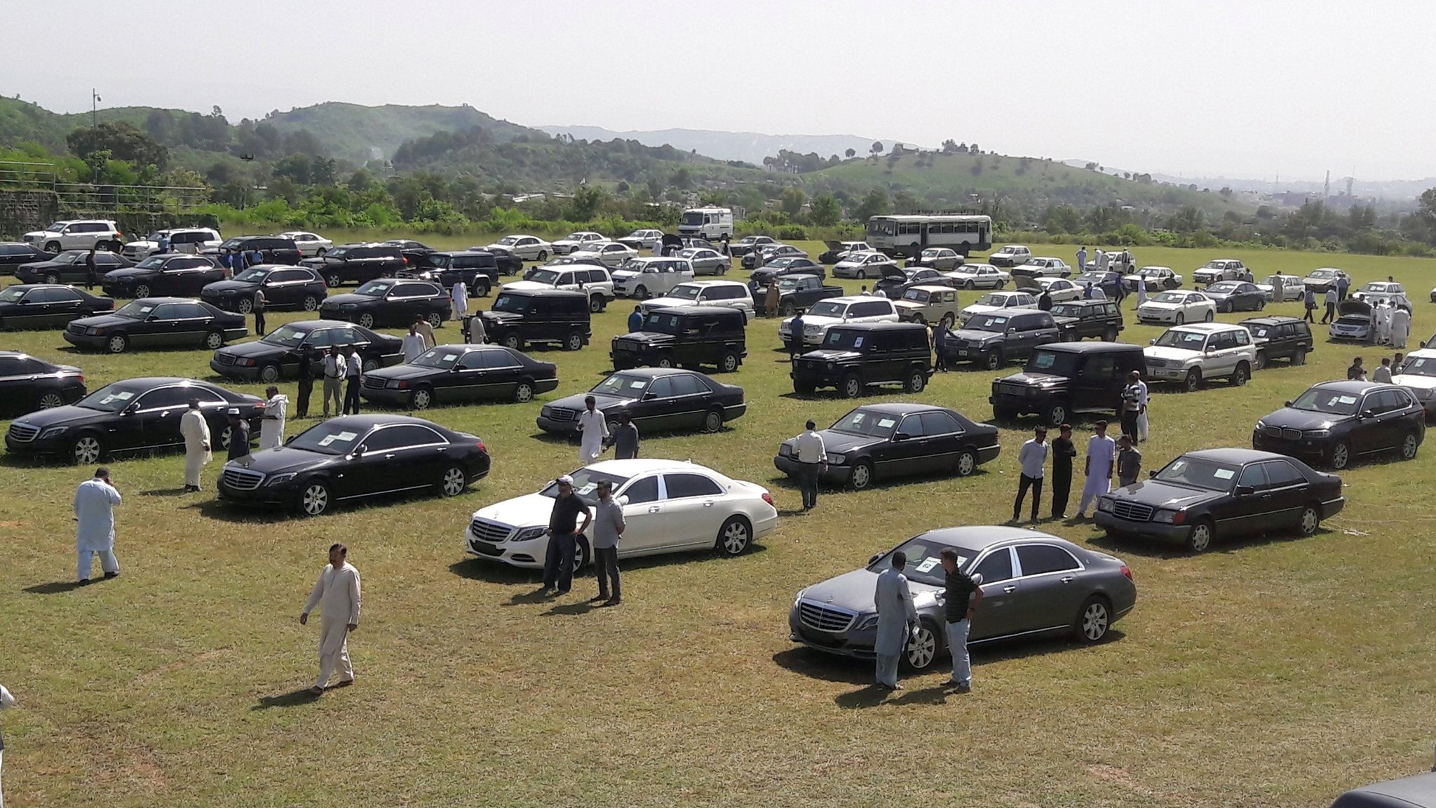 Pakistan Auctions Fleet Of Official Cars In Austerity Drive