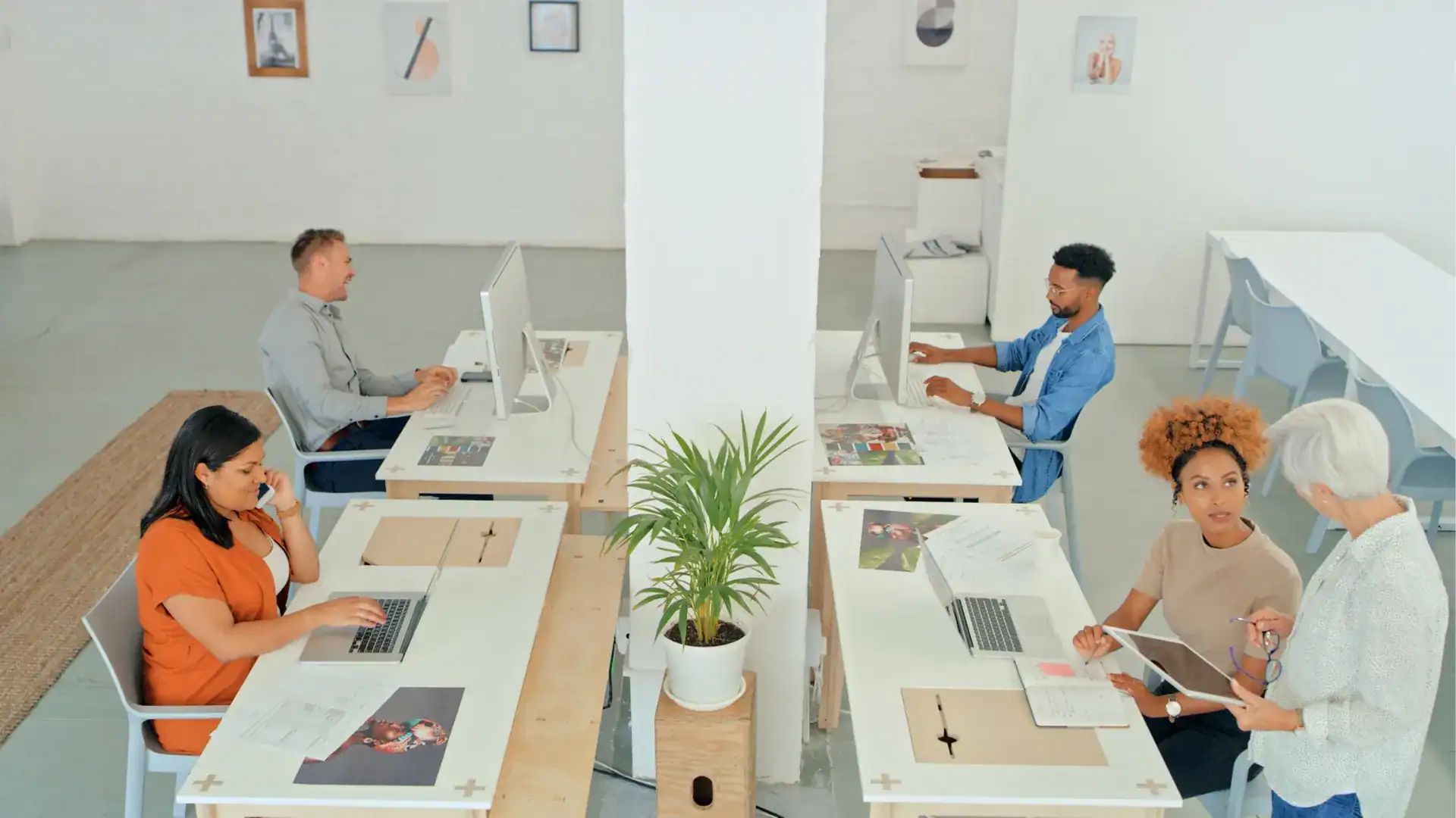 Learn how to reduce ear strain in shared workspaces with better communication habits and noise management.