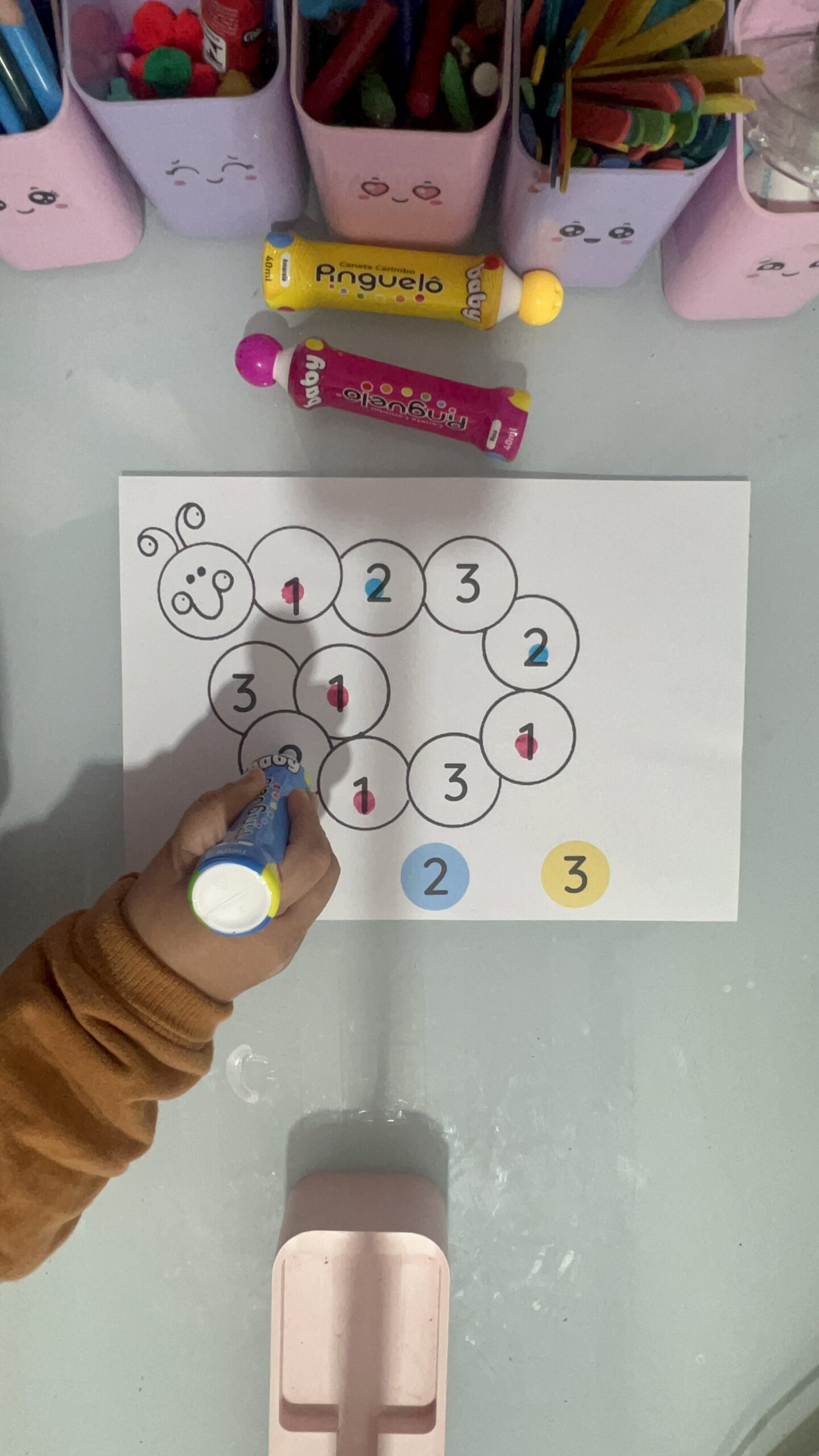 Read more about the article ATIVIDADE DA CENTOPEIA DOS NÚMEROS COM AS CANETAS CARIMBO PINGUELÔ: APRENDIZADO DIVERTIDO E COLORIDO NA EDUCAÇÃO INFANTIL
