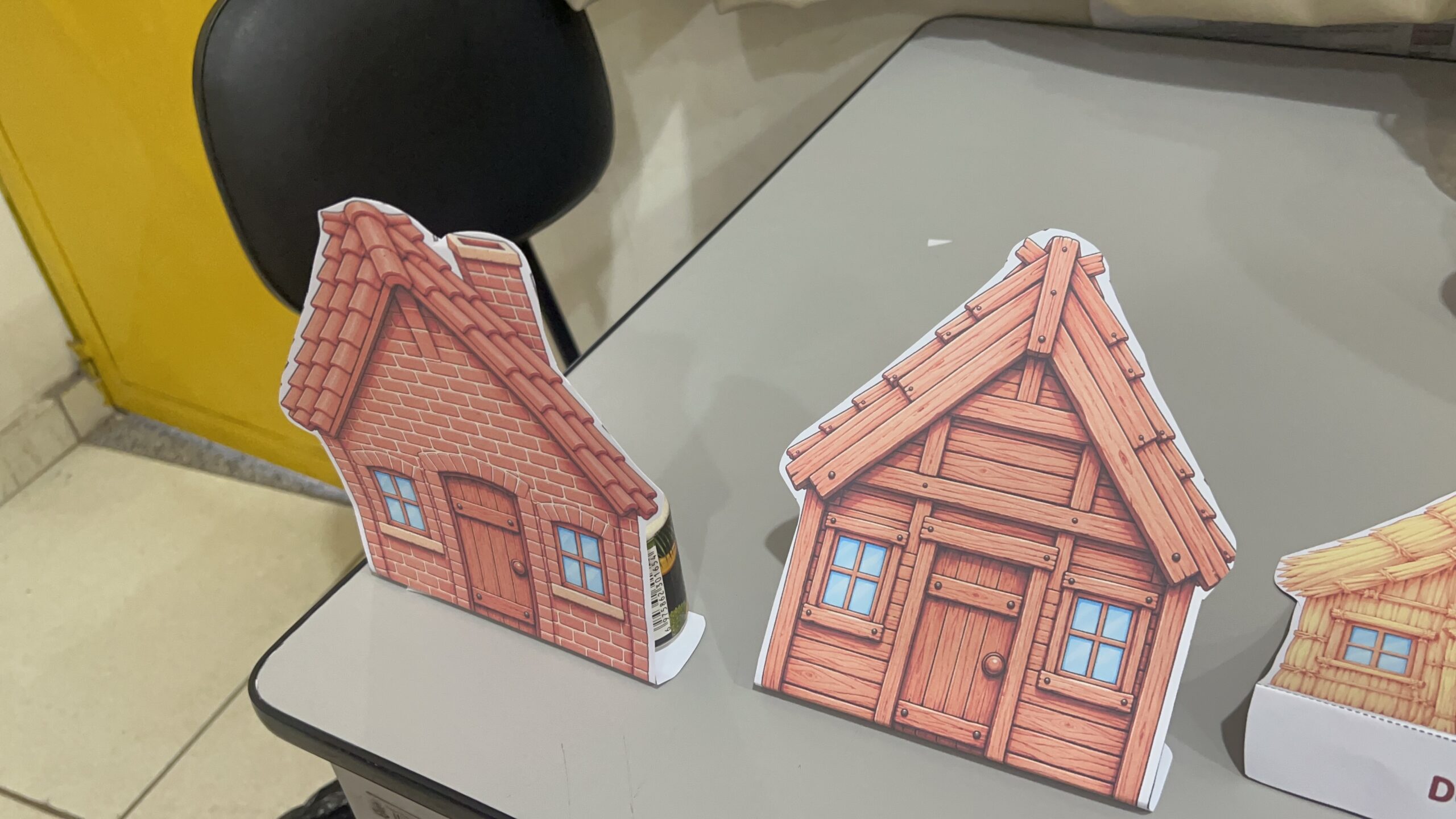 You are currently viewing DESAFIO DO SOPRO COM AS CASINHAS DOS TRÊS PORQUINHOS: ATIVIDADE LÚDICA PARA EDUCAÇÃO INFANTIL