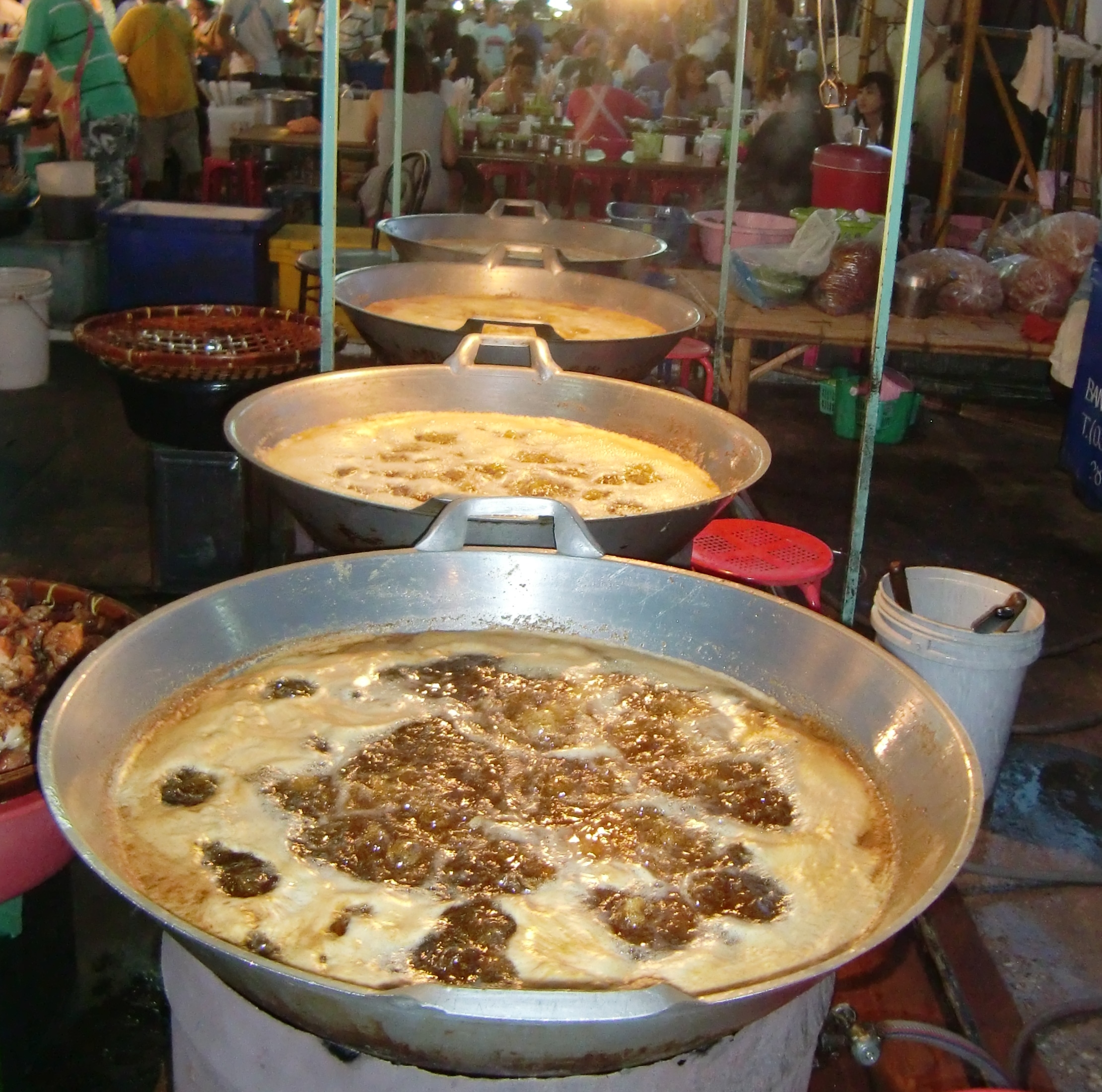 da brutzelt es in großen Töpfen