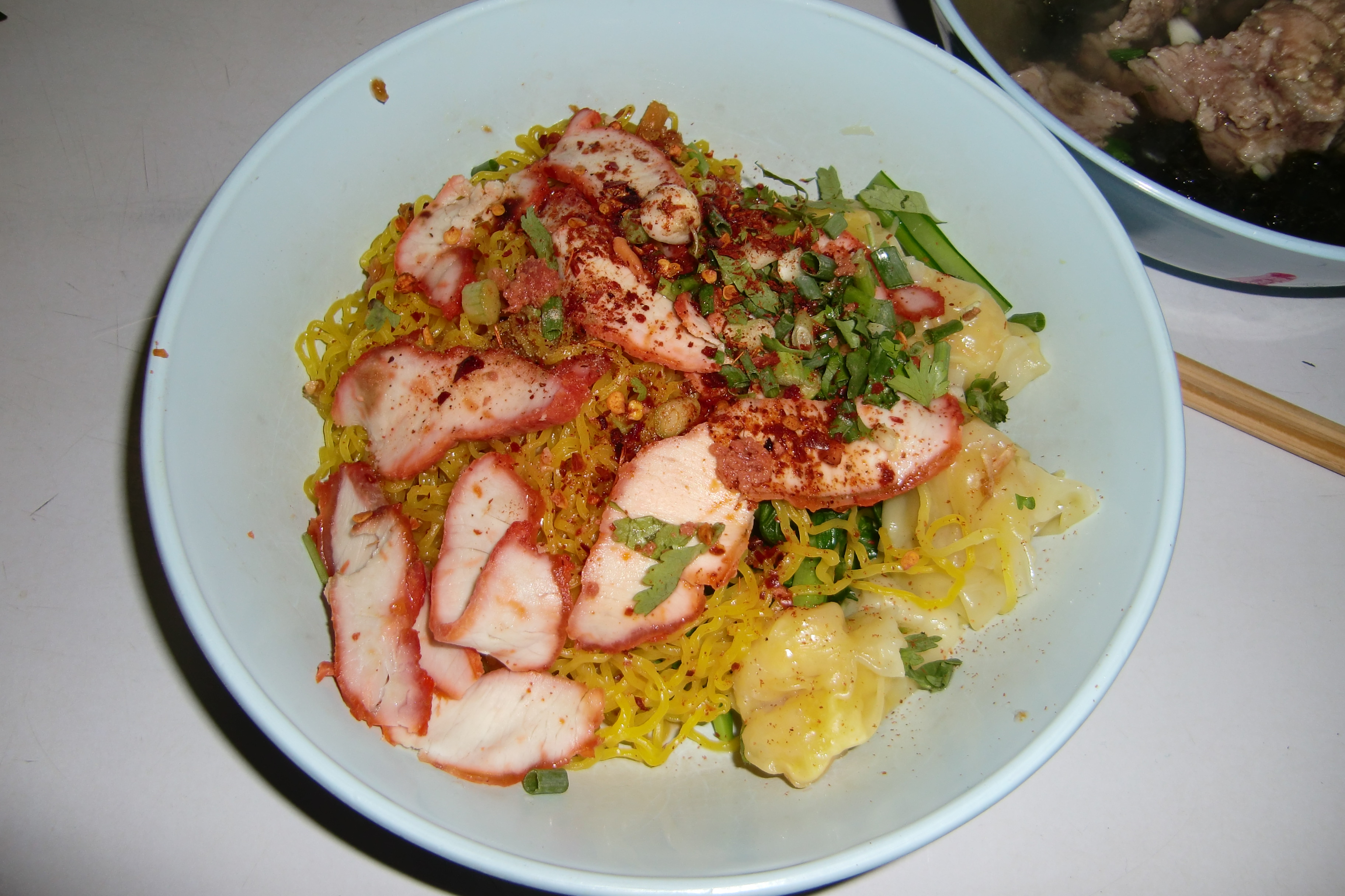 Gelbe Nudeln mit Schweinefleisch (yummy)