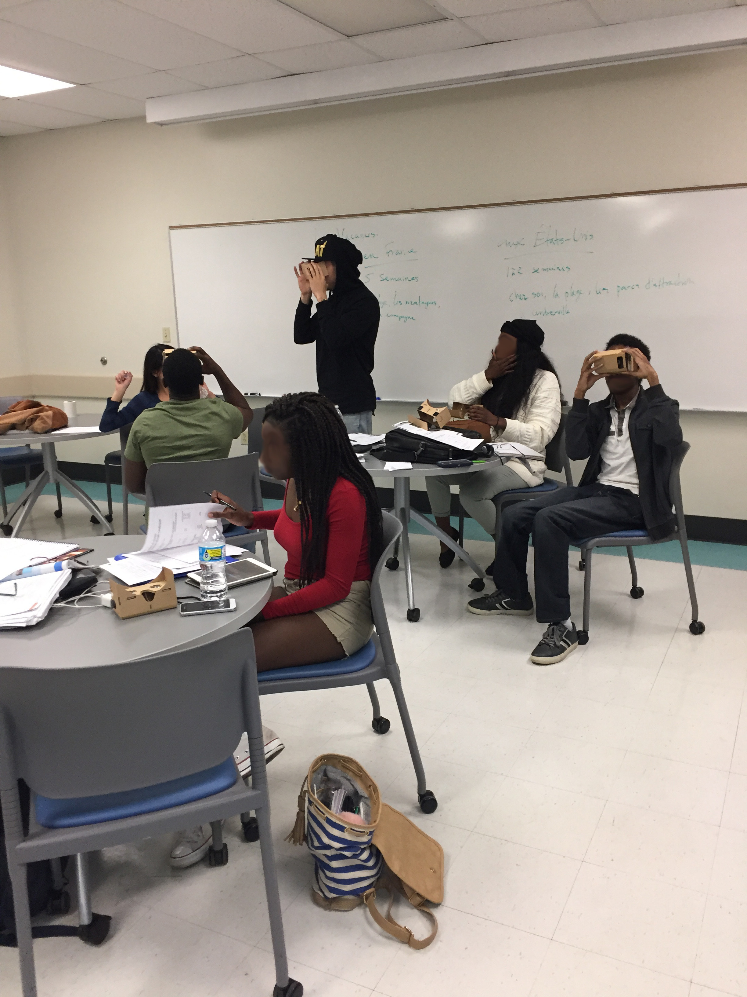 Exploring Paris with Google Cardboard and Streetview!