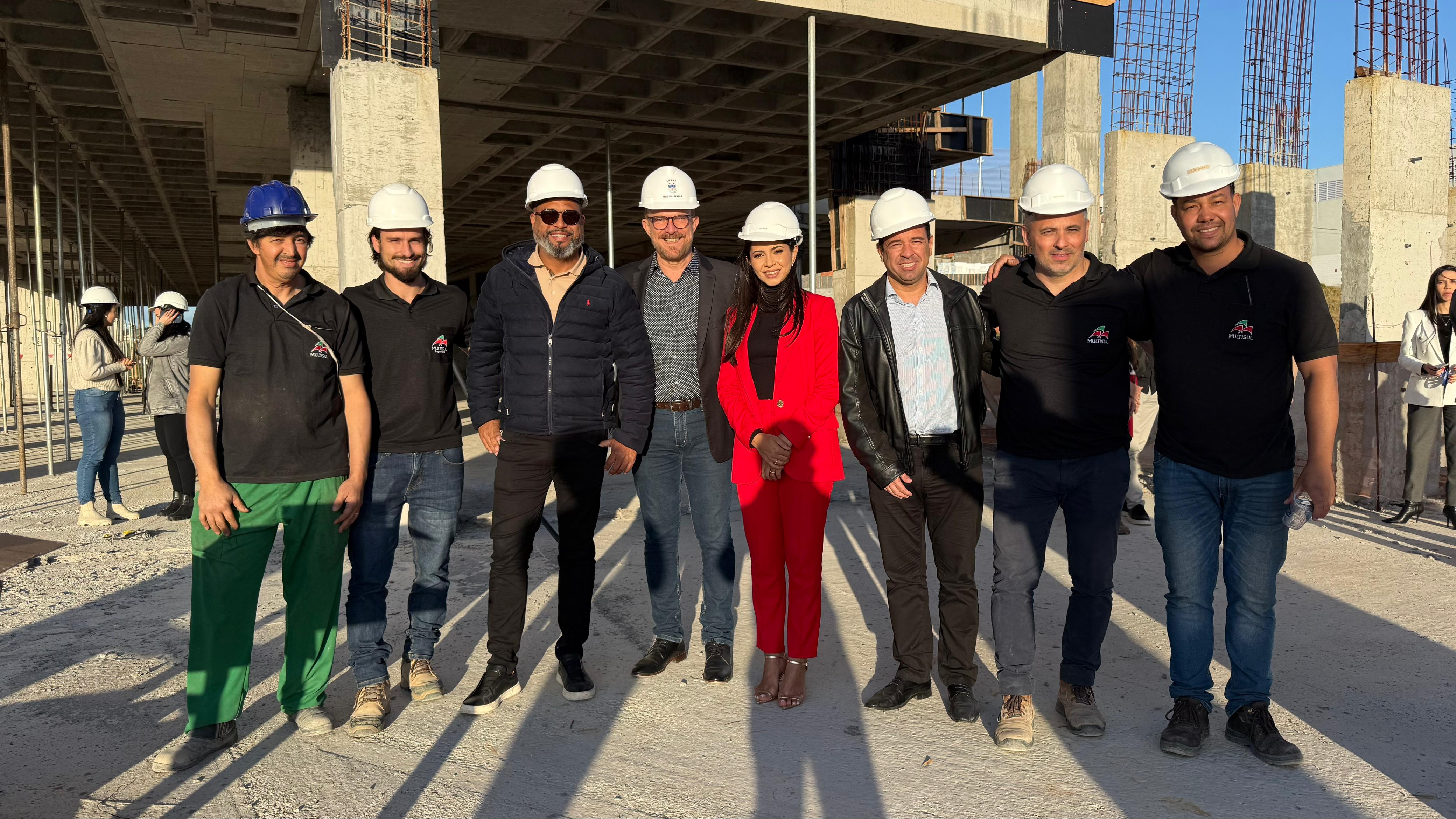 Secretário estadual da Saúde vem a Arujá conhecer as obras do Hospital e garante apoio do Estado