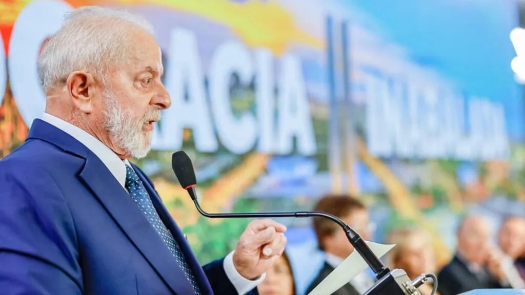 Três anos do 8 de janeiro reacendem defesa da democracia e Lula deve vetar projeto que pode beneficiar golpistas