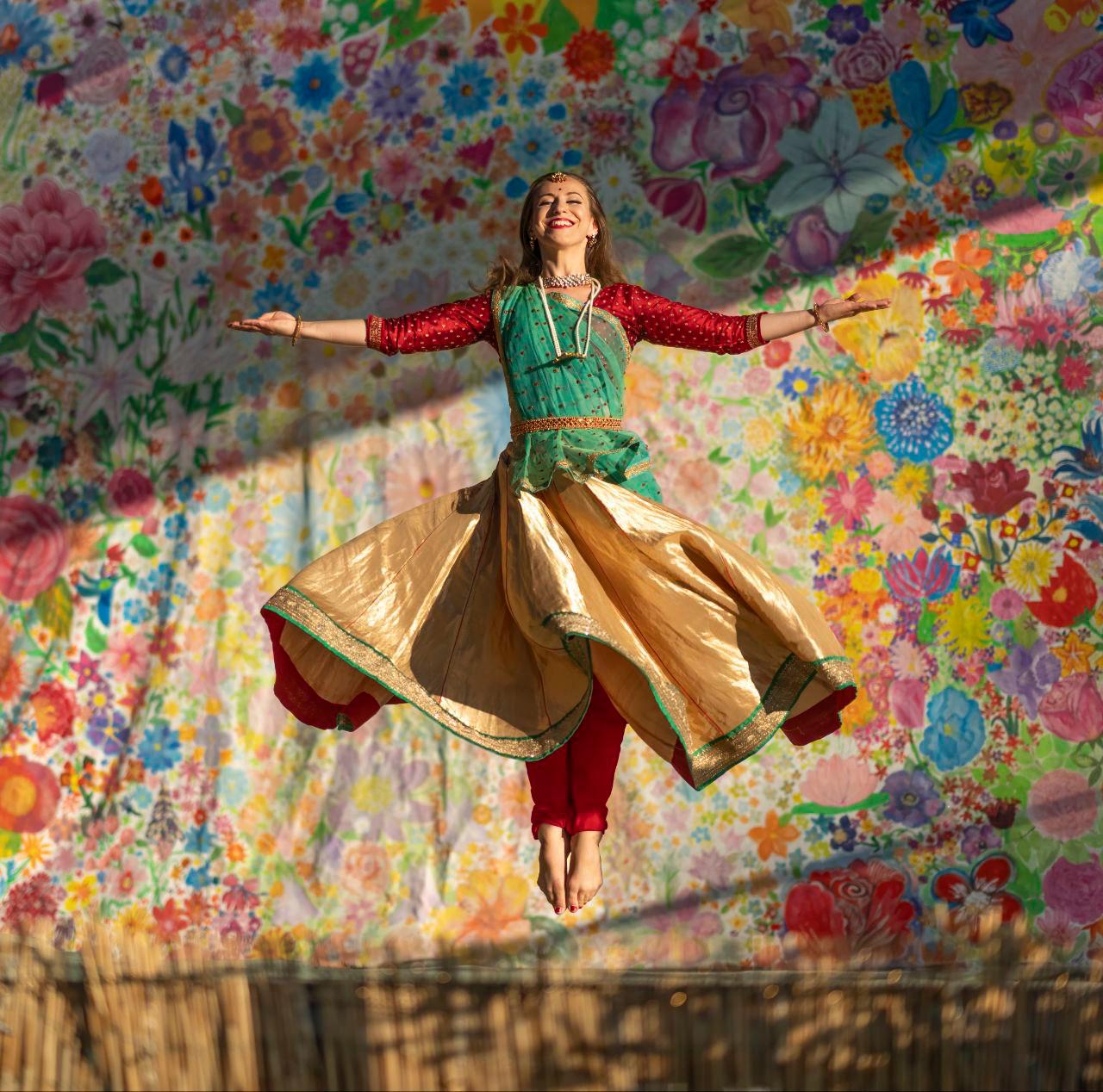 Espetáculo internacional gratuito une música, arte e meditação no Theatro Vasques