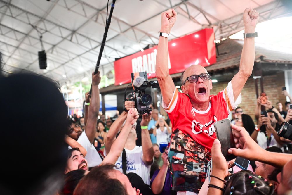 Viradouro é campeã do Carnaval 2026 no Rio; Acadêmicos de Niterói é rebaixada