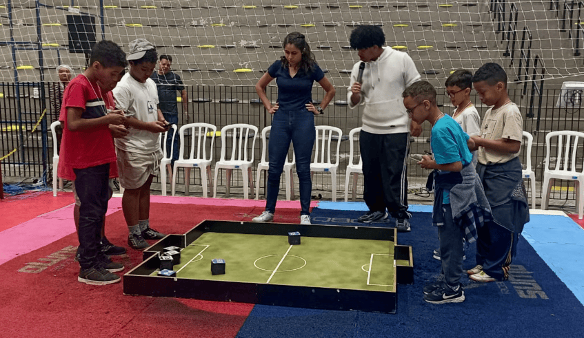 Escola Municipal de Jundiapeba participa de competição internacional de robótica