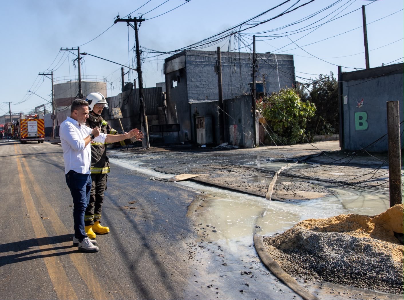 Explosões continuam após incêndio em indústria química de Itaquá; região permanece interditada