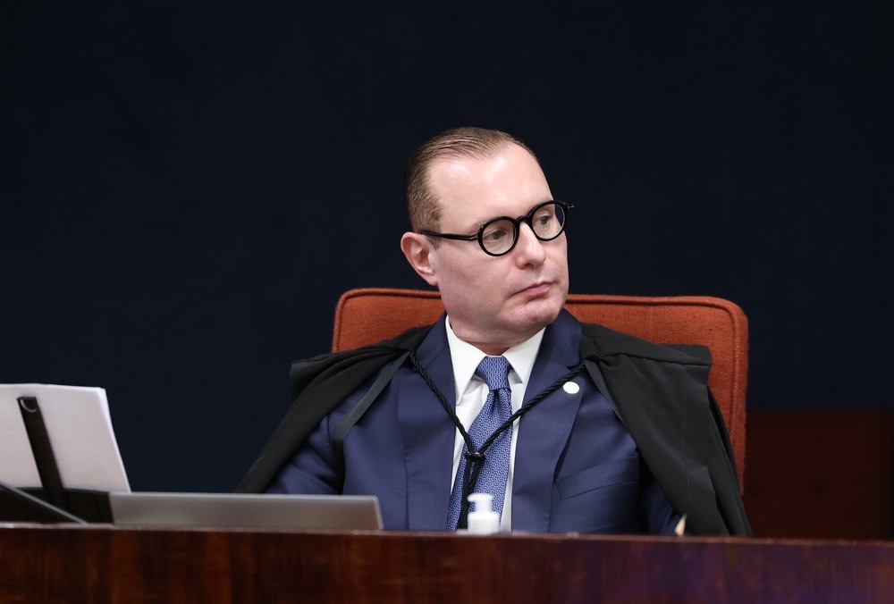 Ministro Zanin prorroga votação até as 19h em todo o Brasil
