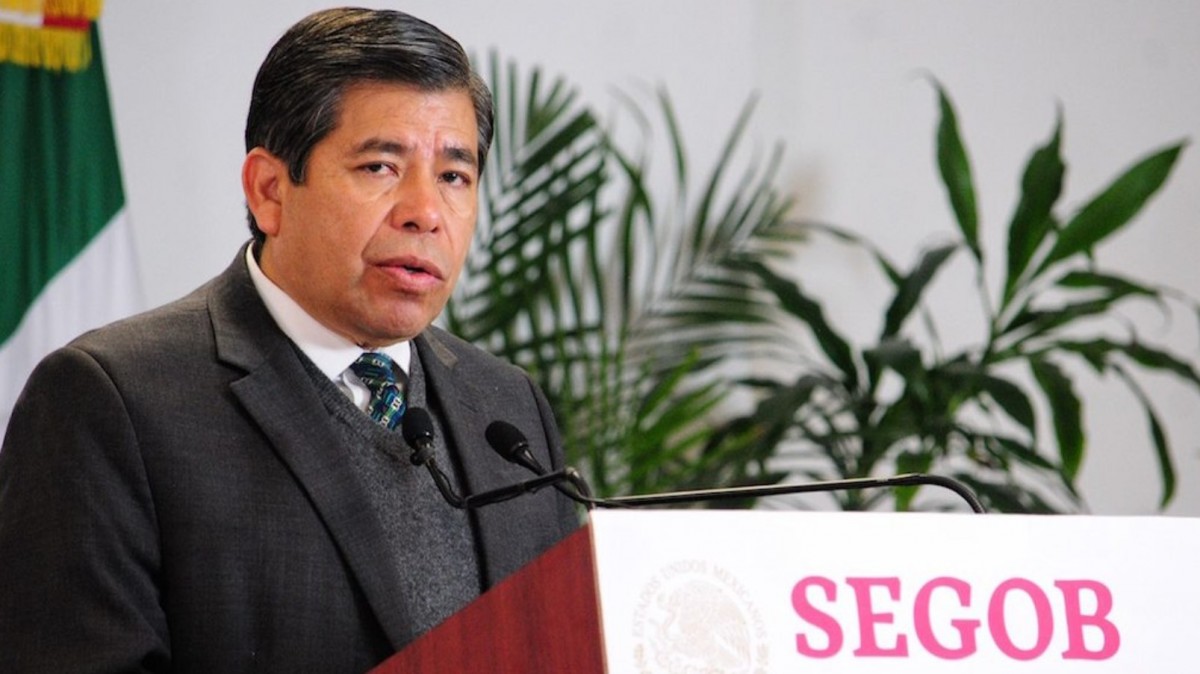 En plena crisis migratoria México-EE.UU., renuncia el comisionado del ...