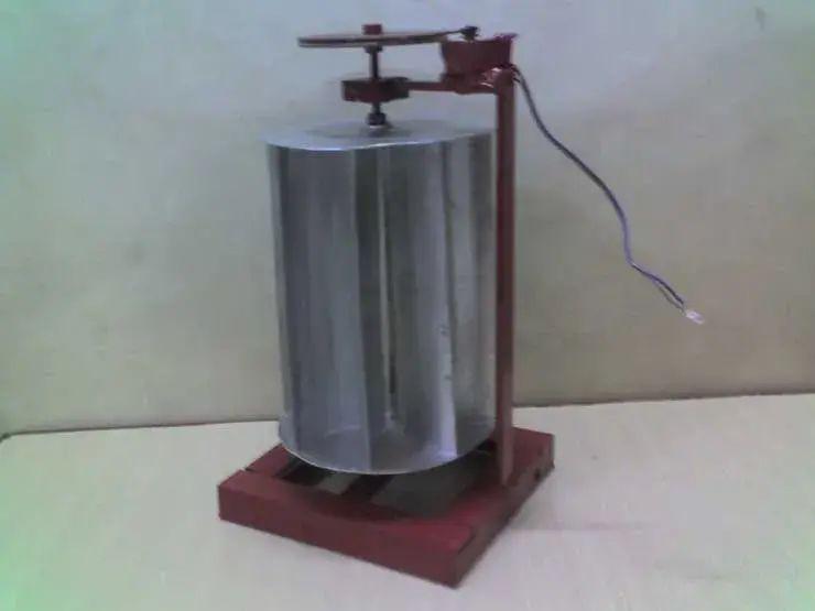 Levitating Frictionless Vertical Windmill - Best Ocean Pictures in Ultra HD