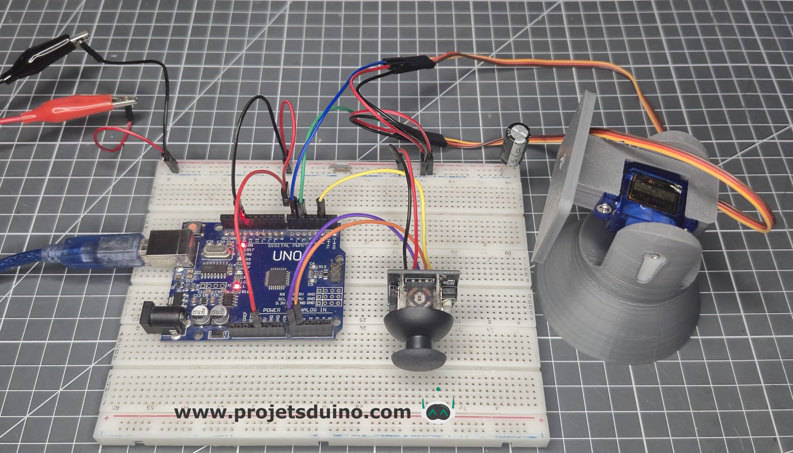 Piloter un Pan tilt avec servos SG90 et un joystick connecté à un arduino