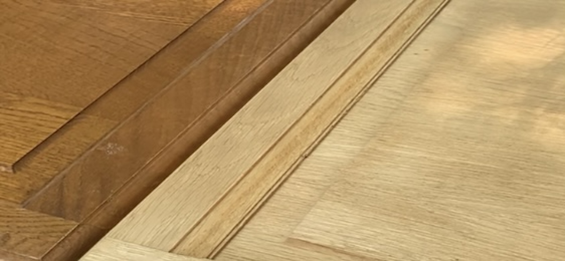 Aérogommage de portes de meuble en bois dans le Var - Nicolas Grégoriou