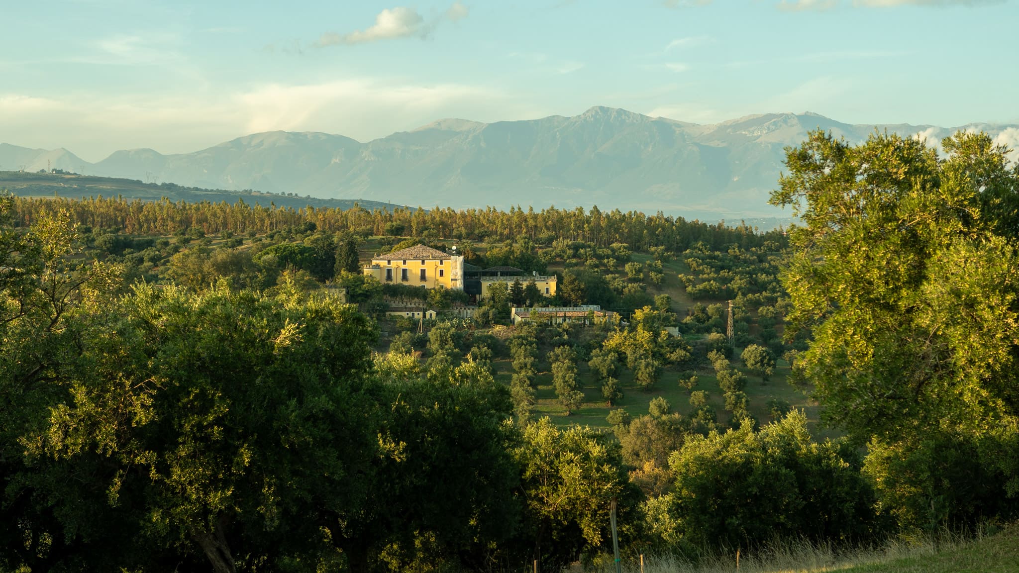 Castello di Serragiumenta Altomonte Cosenza sullo sfondo il Pollino