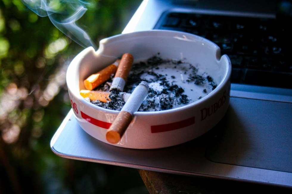 La relació entre càncer i tabac no és suficient per culpar qui té càncer de pulmó