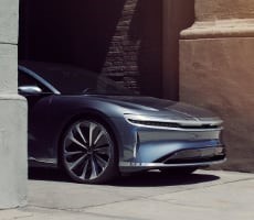 Lucid Air Dream Edition Luxury EV Stomps Tesla Model S With EPA-Rated 520-Mile Range