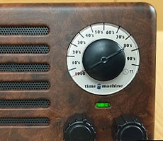 Raspberry Pi Maker Builds Time Machine Radio For His Dad And It’s The Coolest Gift Ever