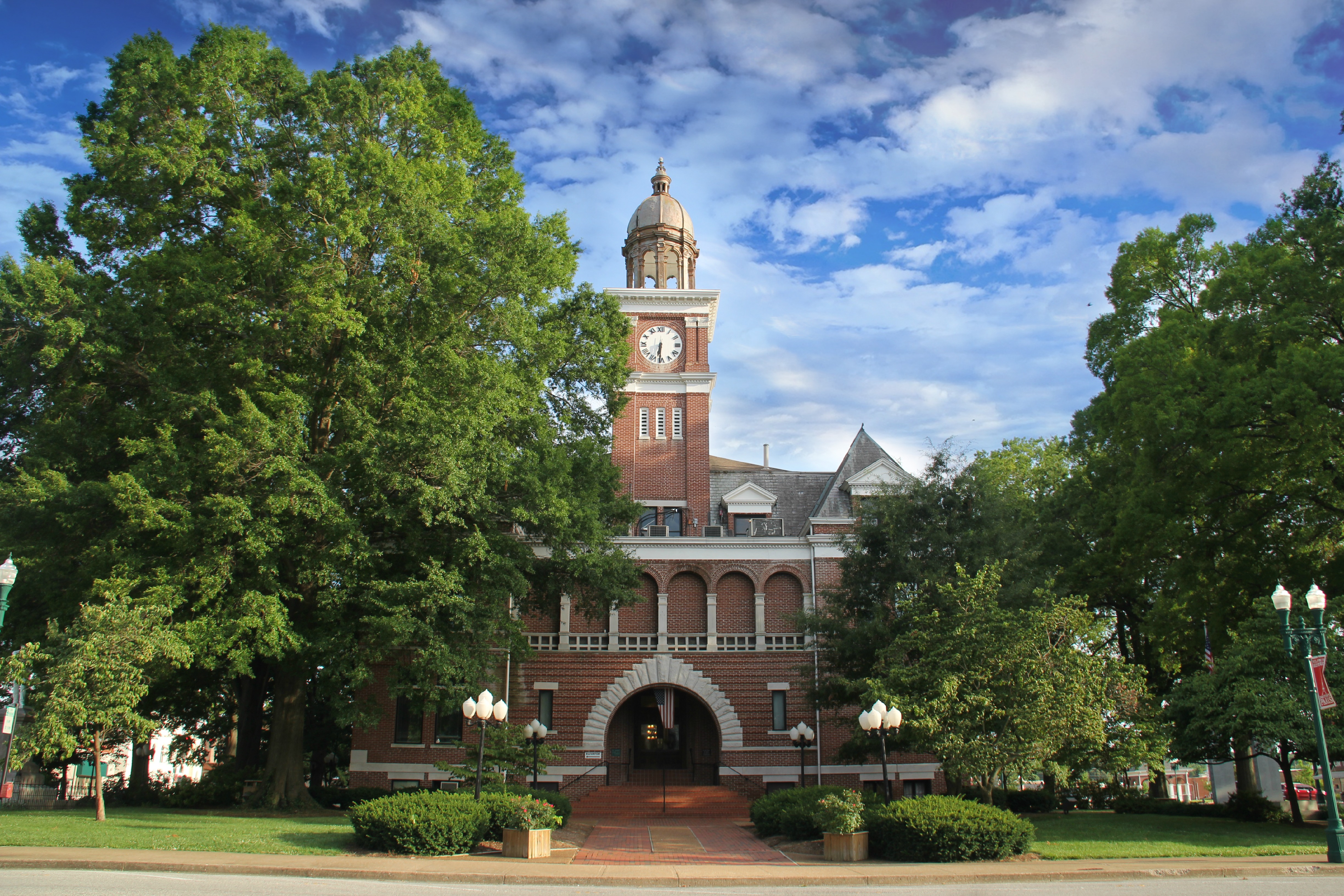 2965 east wood street ; Stonebrook Properties Paris Tn Home