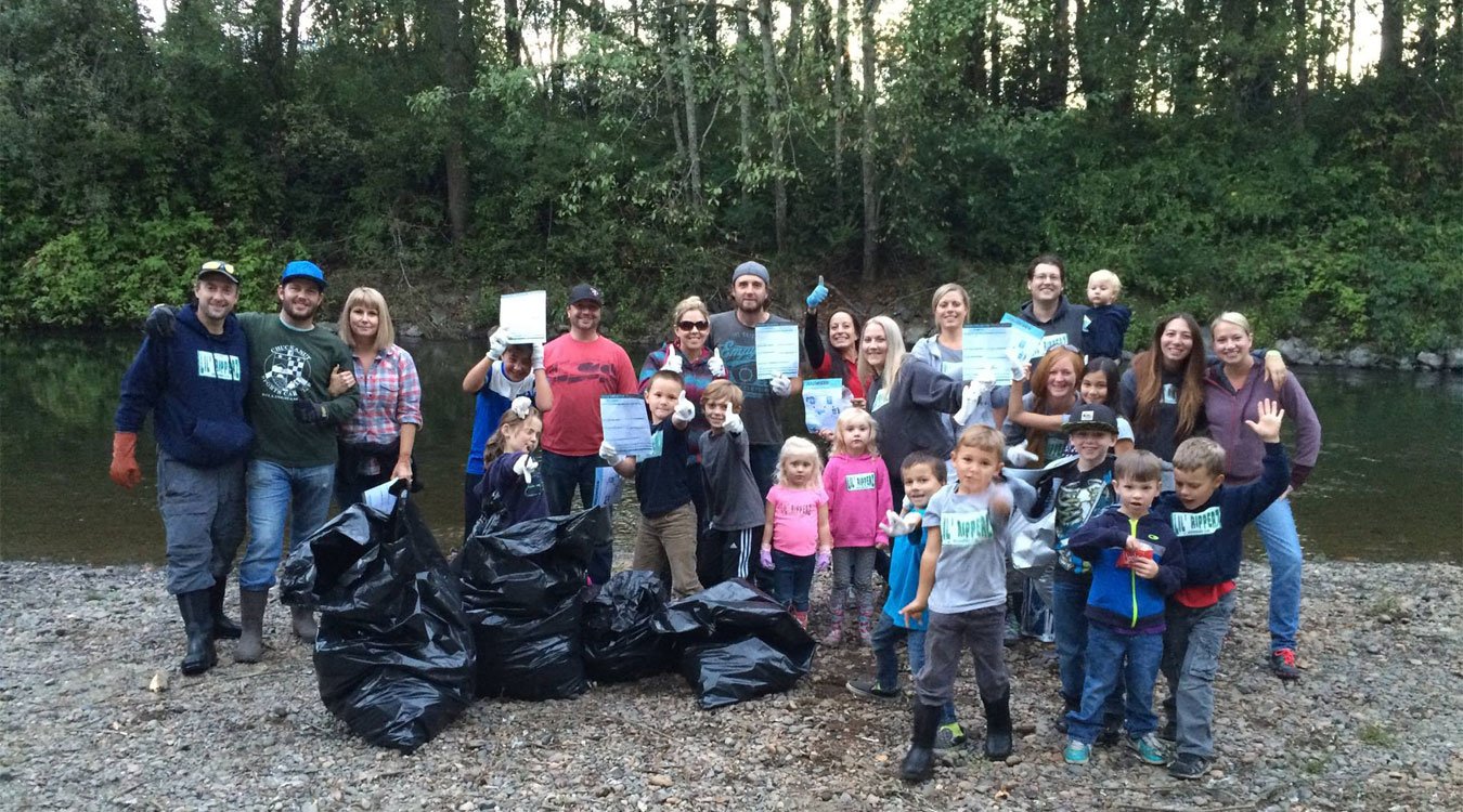 Lil Ripperz remove debris from the Green River in Kent